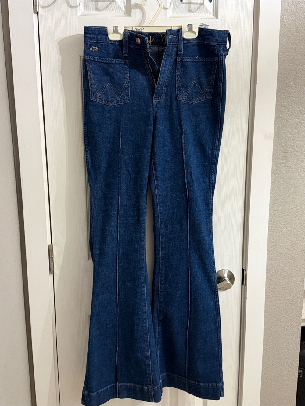 Lainey WilsonWrangler Dark Blue Flare Jeans - Wide Leg Denim